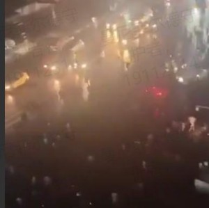 欣喜若狂，民主刚果球迷深夜庆祝球队时隔52年重返世界杯正赛